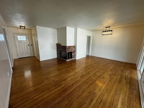 Building Photo - 1612 W Hill Ave