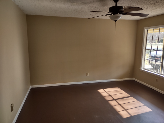 Building Photo - 306 Holly Ridge Dr