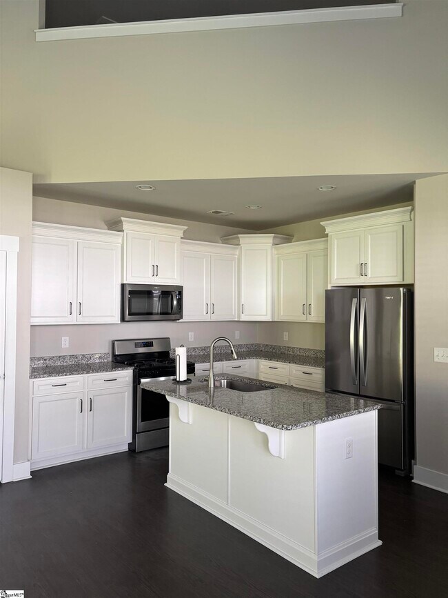 Building Photo - 109 Creekhaven Ln