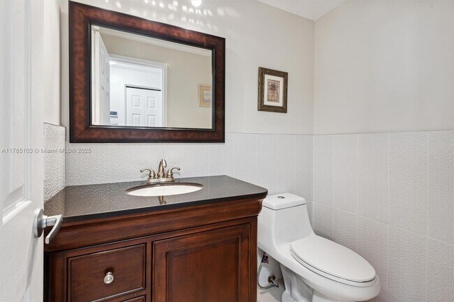 Building Photo - 3505 S Ocean Dr