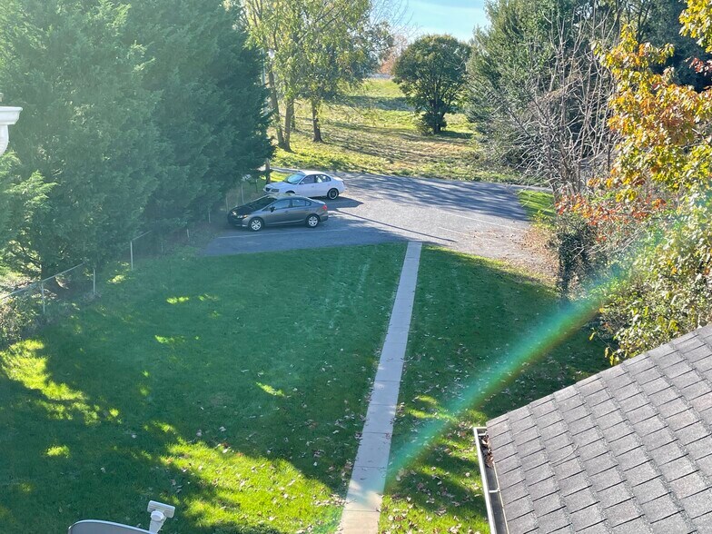 Building Photo - 424 W Main St