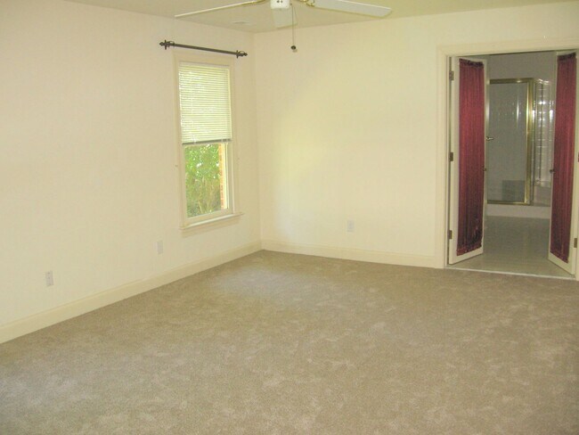 Building Photo - GATLING POINTE
