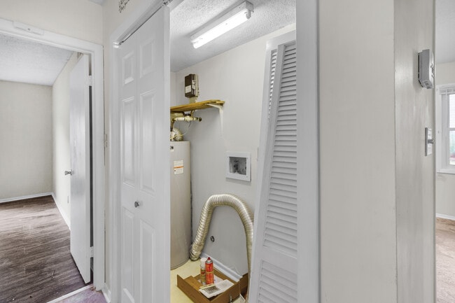 Building Photo - 1629 RaceTrack Rd