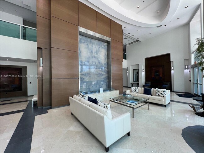 Building Photo - 1155 Brickell Bay Dr