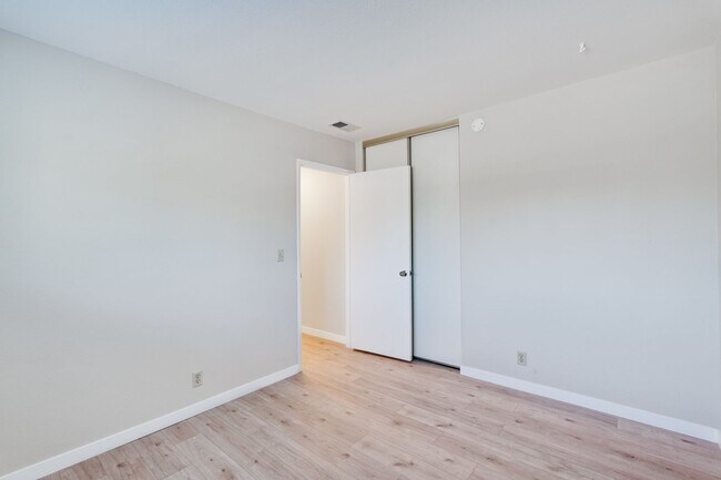 Building Photo - 6651 Bunker Hill Ct