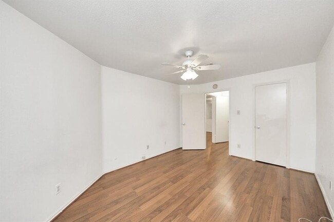 Building Photo - 10757 Braes Bend Dr