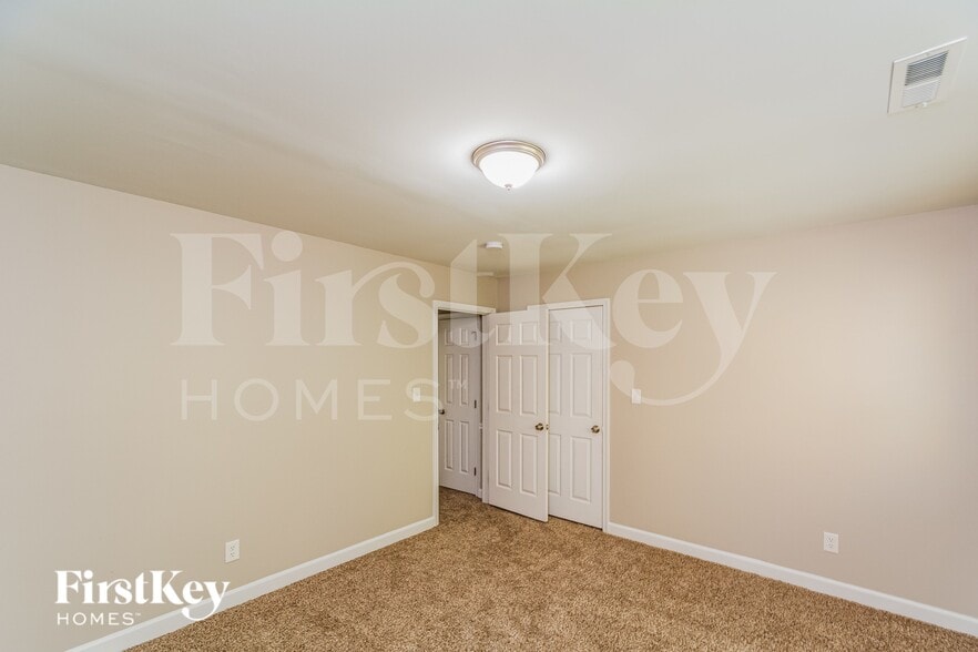 Building Photo - 701 Whitby Ct