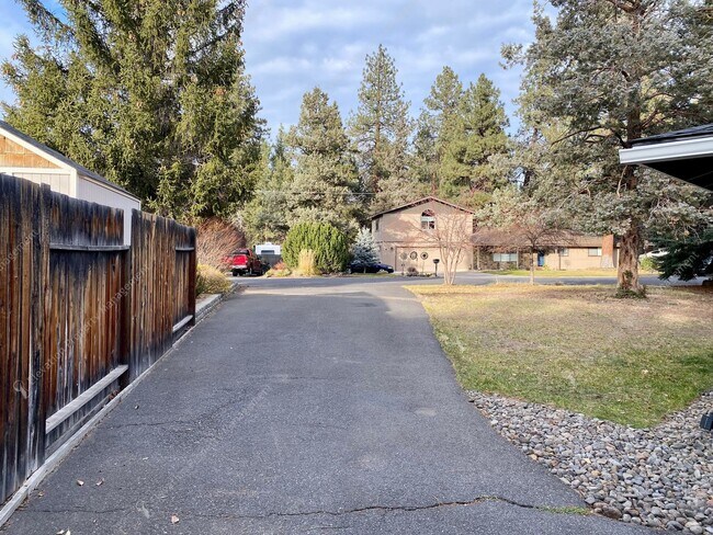 Building Photo - Mid-Century Modern Courtyard Gem in the Old Farm District