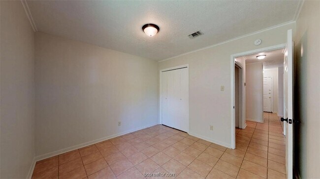 Building Photo - 918 Navarro Dr