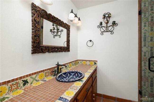 Building Photo - 15 W Dallas Ave