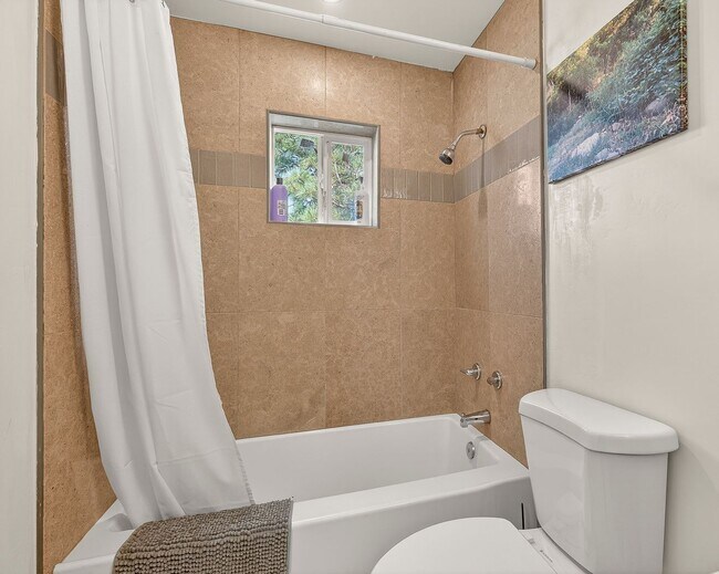 Building Photo - 4 Bedroom Flagstaff Rental