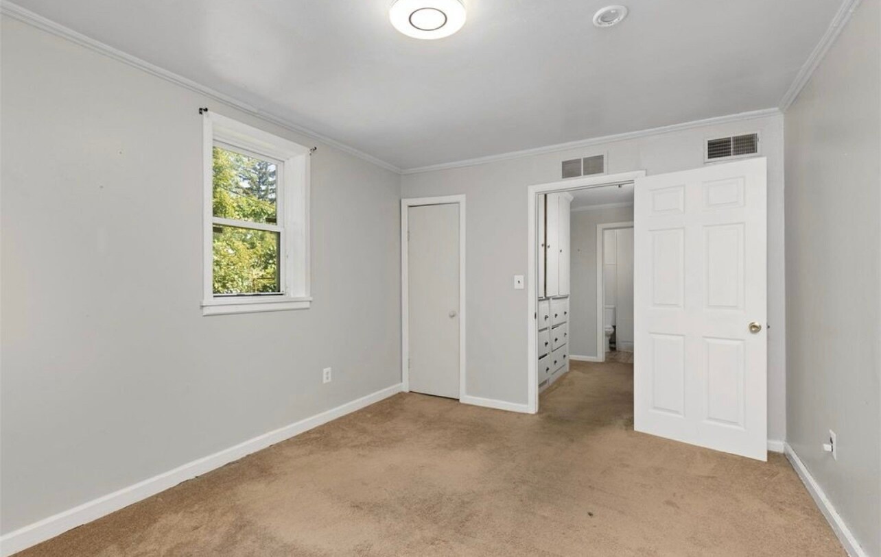 Bedroom - 11019 Lozier Ave
