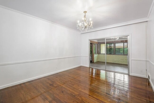 Building Photo - 757 Old Ivy Rd NE