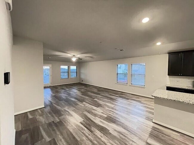 Building Photo - 1629 Dubiel Dr