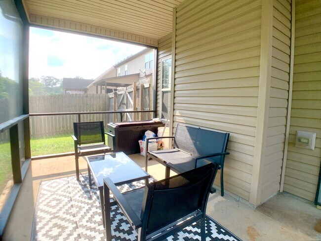 Building Photo - 2925 McManus Cir