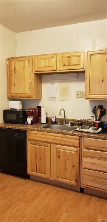 Building Photo - 122-24 Redfield Pl