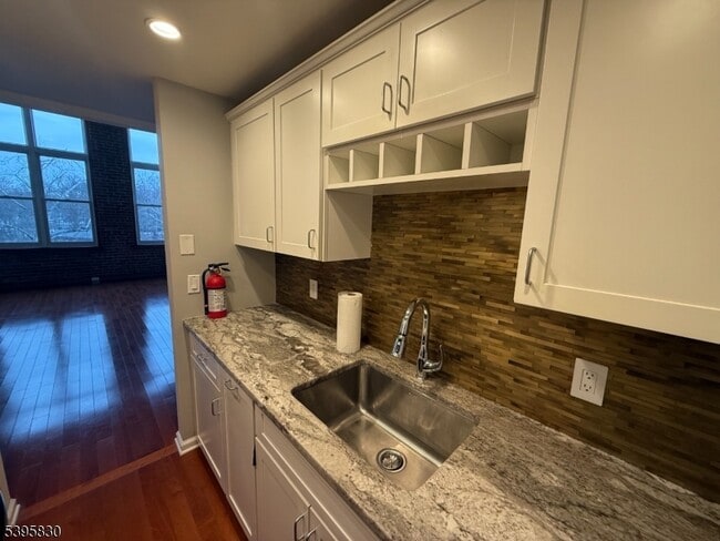 Building Photo - 262 Main St