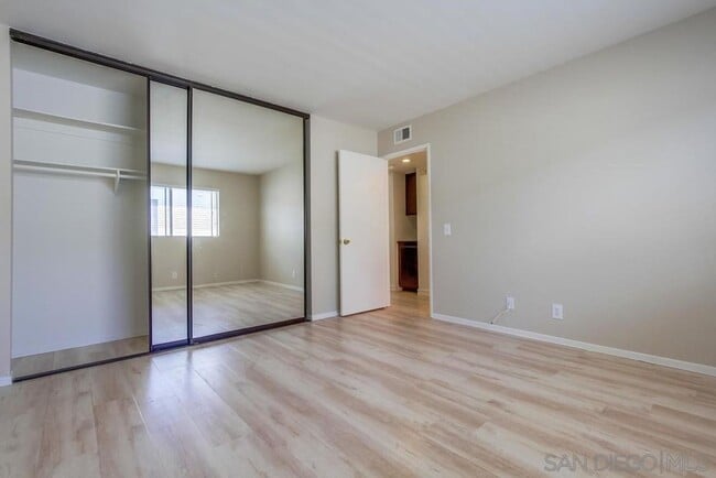 Building Photo - Light, Bright + Airy 2 Bed, 2 Bath Second Floor Condo in Highly Desirable Hillcrest!