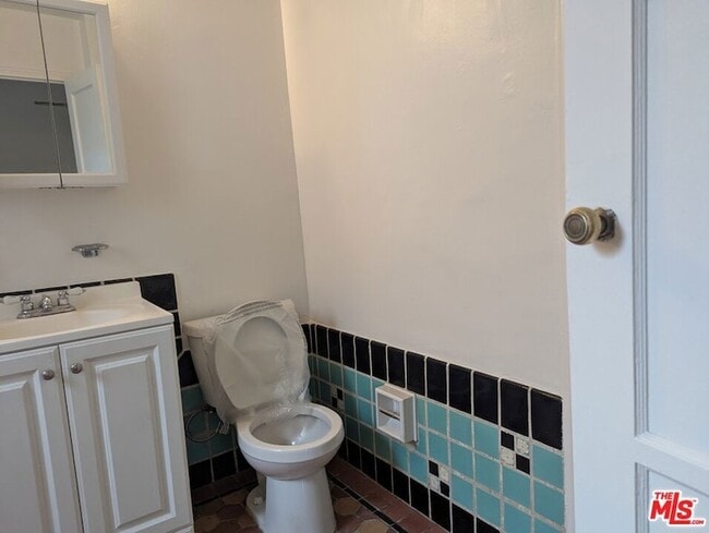 Building Photo - 634 S Gramercy Pl