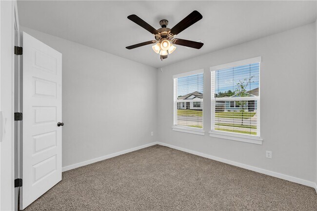 Building Photo - 4411 W Canyon Run Dr