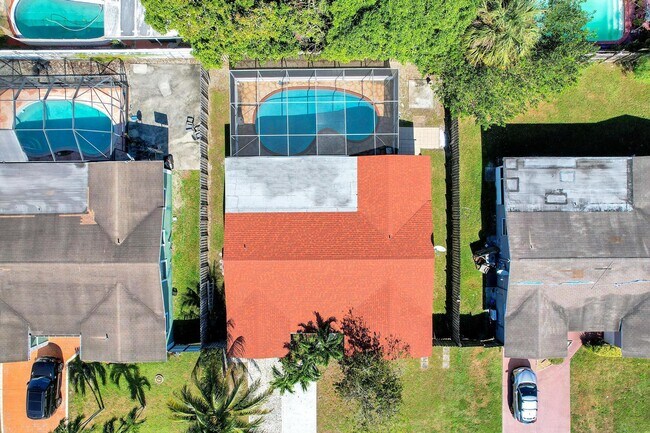 Building Photo - 6481 Kimberly Blvd