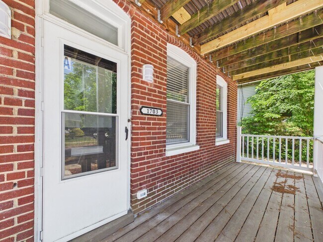 Building Photo - 1703 Oakdale Ave