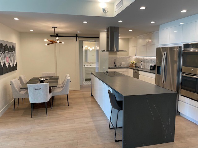 Building Photo - 10433 Wilshire Blvd