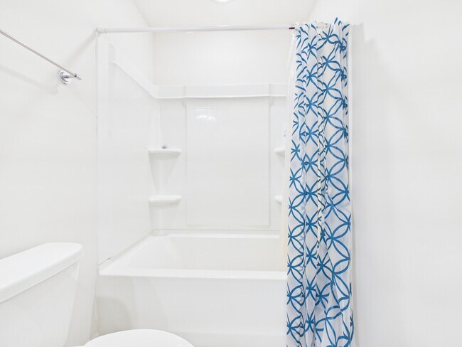 Building Photo - 3941 Woodland View Dr