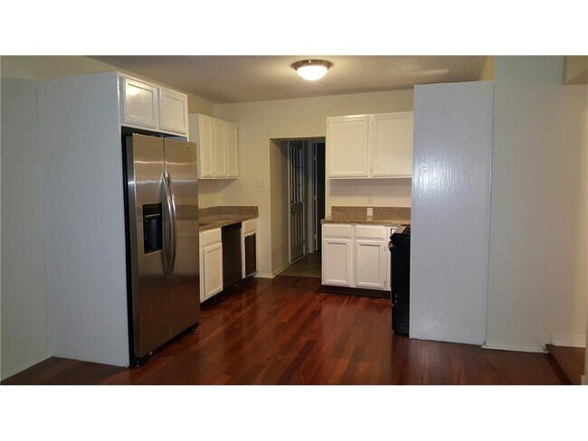 Building Photo - 1166 Ridgeway Dr