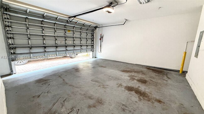 Building Photo - 3843 NW 5th Terrace