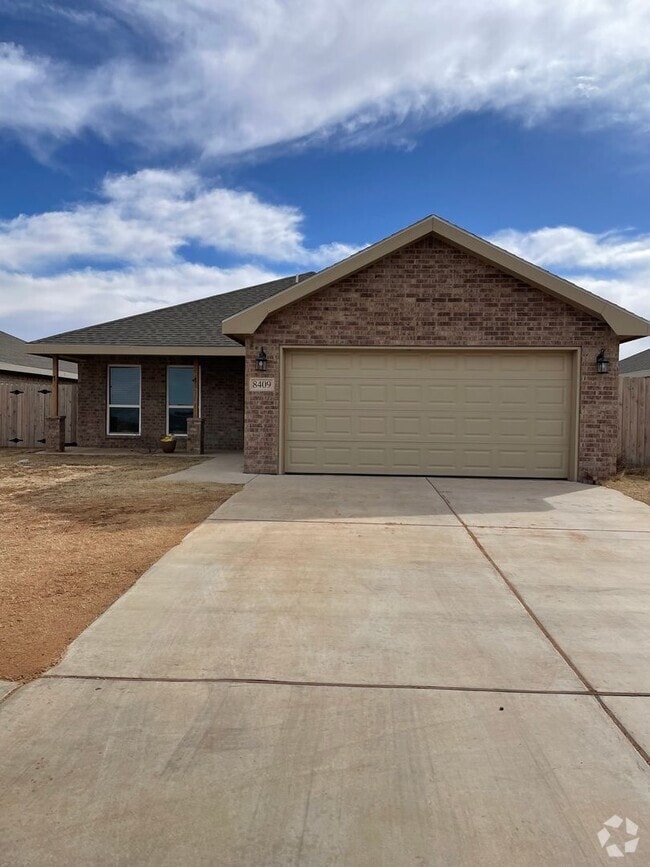 Building Photo - 3 bed 2 bath Move In Ready!