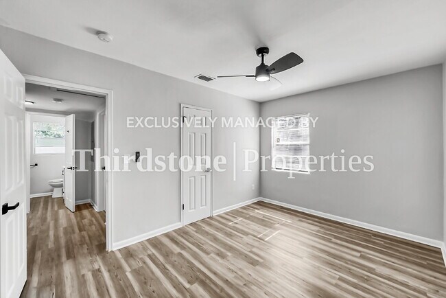 Building Photo - 1093 Prospect St