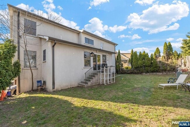 Building Photo - 360 Gorge Rd