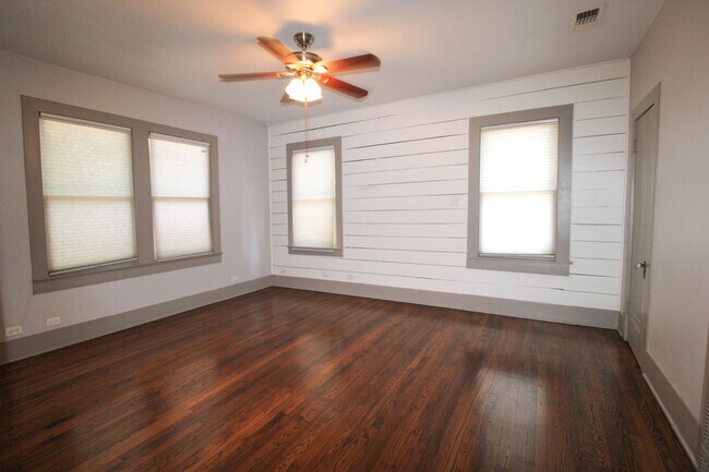 Building Photo - 436 W Rosewood Ave
