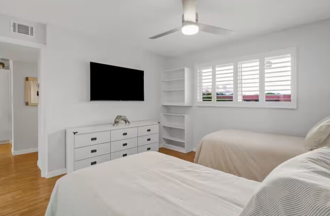 Building Photo - 170 Turtle Lake Ct