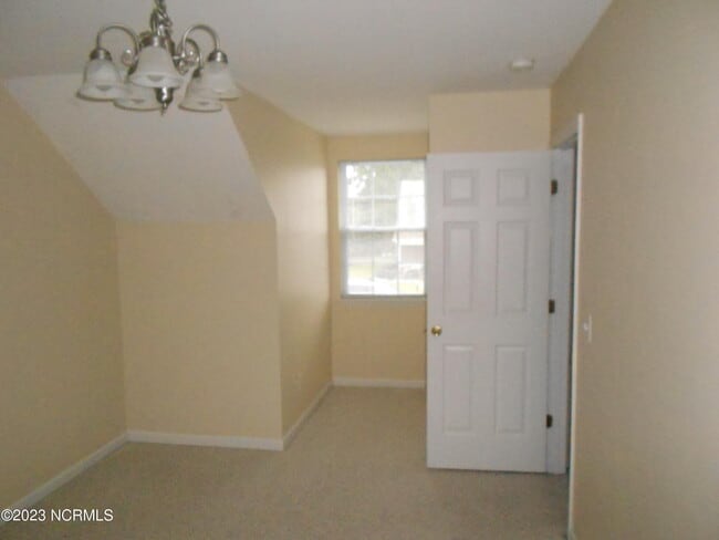 Building Photo - 3960 Winds Ridge Dr