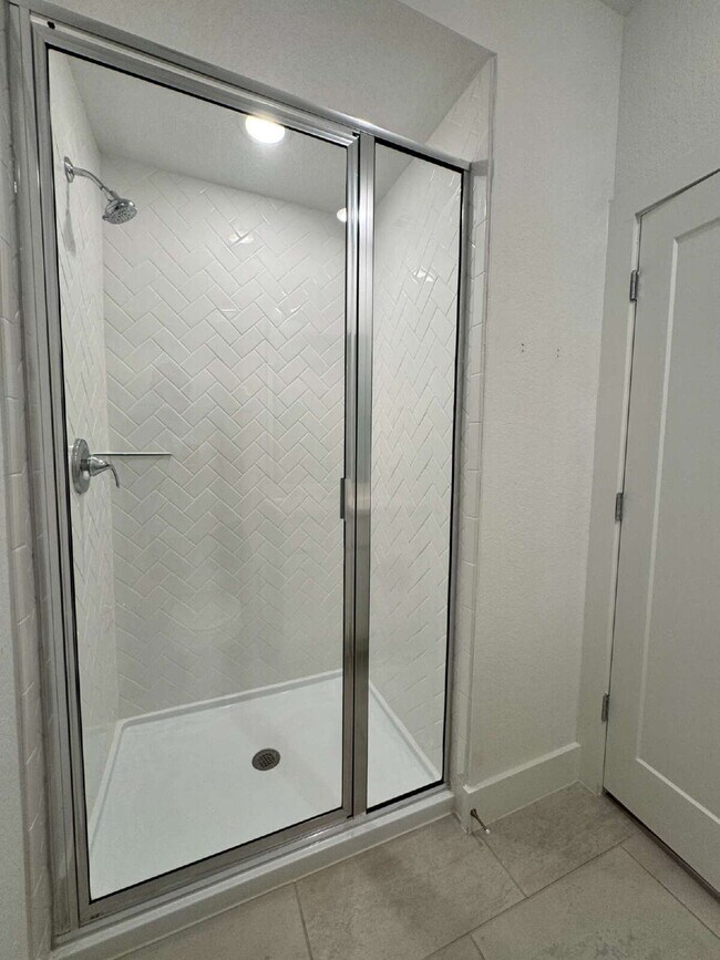 Building Photo - "Charming 4-Bed, 3-Bath Home in Castrovill...