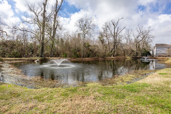 Building Photo - 900 Dean Lee Dr