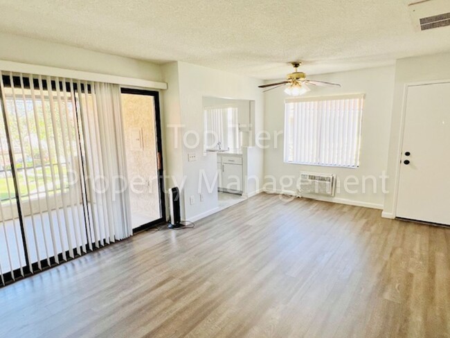Building Photo - Beautifully remodeled 1BR, 1BA condo in th...