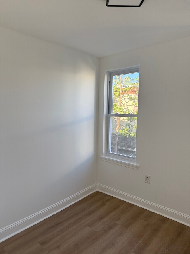 Building Photo - 2431 N Bancroft St