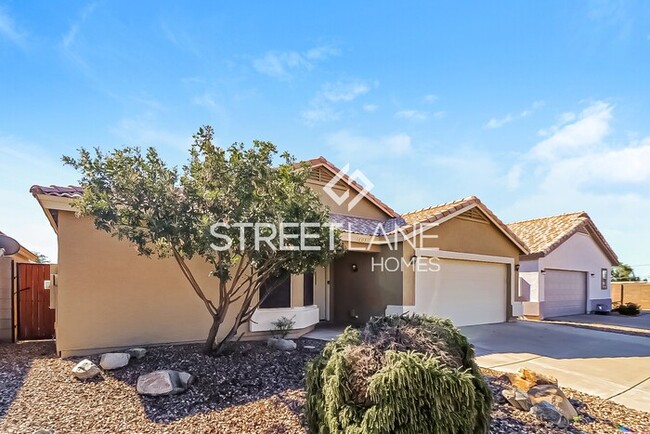 Building Photo - Swimming Pool! North Phoenix