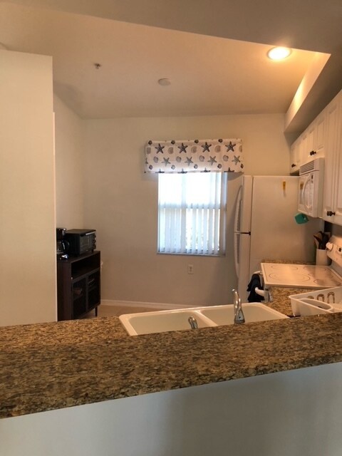 Building Photo - 12161 Summergate Cir