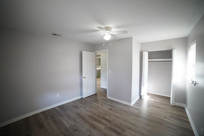 Building Photo - 4 bd/2 bath near Jackson Bluff