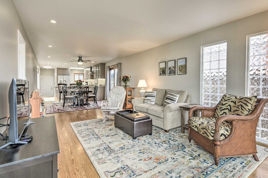 Building Photo - 2606 Bayview Dr