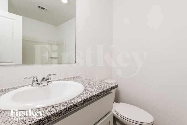 Building Photo - 10422 McClintock Dr