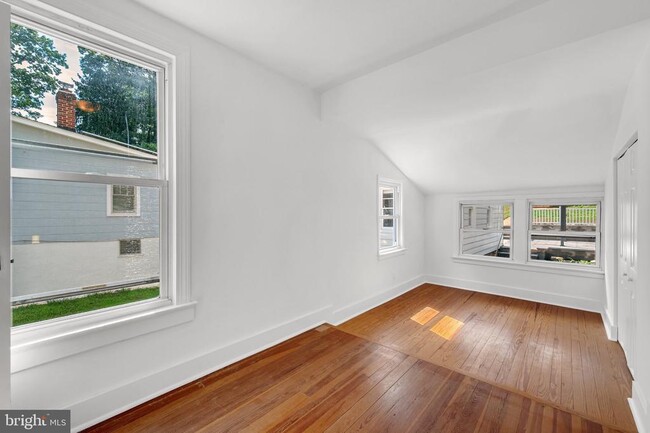 Building Photo - 710 Silver Spring Ave