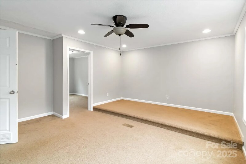 Building Photo - 2420 Creekside Dr