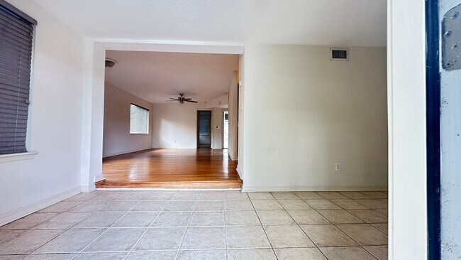 Building Photo - 231 S Summerlin Ave