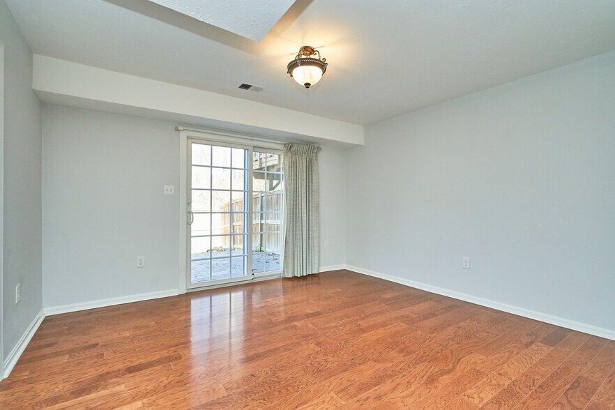 Building Photo - 8038 Sleepy View Ln