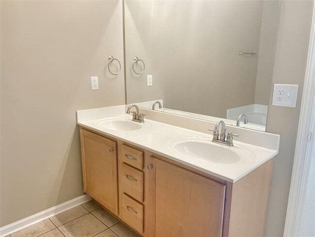 Building Photo - 3033 Kentmere Dr